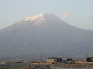 Bájný Ararat (cca 5176??), v takové výšce skutečně mohla Noemova archa přistát bezpečně...