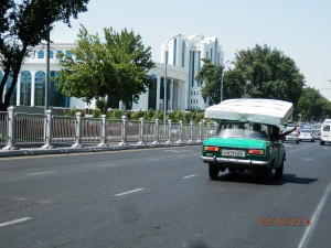 V Uzbekistánu se střešní nosiče využívají docela často...:-)