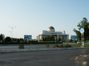 Mary, opět ve stylu Turkmenbašiho "nejnovější" architektury...