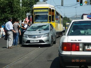 Že by se snažil přetlačit tramvaj? Almaty, KZ