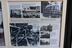 Tramvaje byli v roce 1956 v celém městě zrušeny, tehdejší vedení radnice se zřejmě domnívalo, že jen překážejí a budoucnost stejně patří autům. Dnes je centrum neustále zacpané, protože MHD v podobě jak jí máme například v Praze tady nemají. V milionovém městě jezdí jen dost nepravidelně autobusy, každý je tedy nucen jezdit vozem...