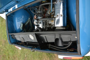 Renault Gordini, absolutní klasika. Vždycky se mi líbí, jak mají pár součástek shodných s naší Avií, díky příbuznému rodokmenu s firmou Saviem a také tvarovou i zadoagregátovou podobnost se Škodou řady 100/110