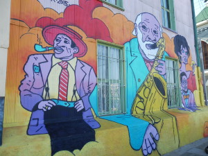 Proslulé všude přítomné grafity tvoří kulisu Valparaisa