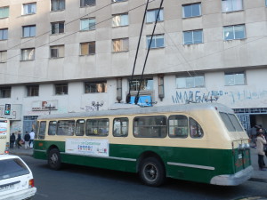Valparaiso je známé svými starodávnými trolejbusy. MHD je již většinou zajištěna novějšími midibusy, ale tyto raritní kousky sem prostě patří a pěkně ke kulise historického města zapadají 