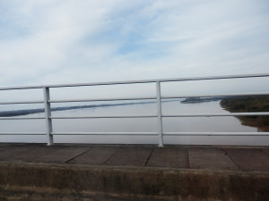 Rio Uruguay, hraniční řeka. Státy Jižní Ameriky jsou velmi často na svých hranicích rozděleny velkými řekami