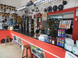 Prodejce v autopotřebách, s kterým jsem si nakonec v Uruguayi dobře popovídal rusky...