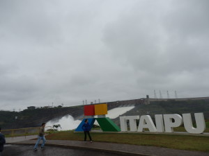 Itaipu, druhá největší přehradní hráz na světě, řeka Paraná, Paraguay 