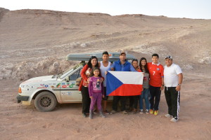 Společná fotka s chilskými přáteli v poušti