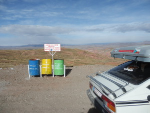 Snaha o recyklování odpadů kdesi na parkovišti severní Bolívie...