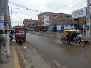 Jel jsem z Ekvádoru, kde jsem původně přistál, 600km autobusem na peruánskou hranici. Tady, v Peru jsem poté hledal místní přepravu ke 140km vzdálenému autu.