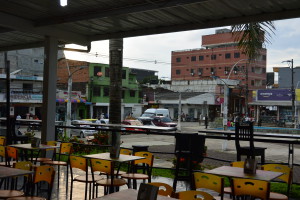 Ač je to k nevíře, kolumbijská policie nenápadně obsadila náměstí v Turbu a bdí nad klidem při mé skromné večeři